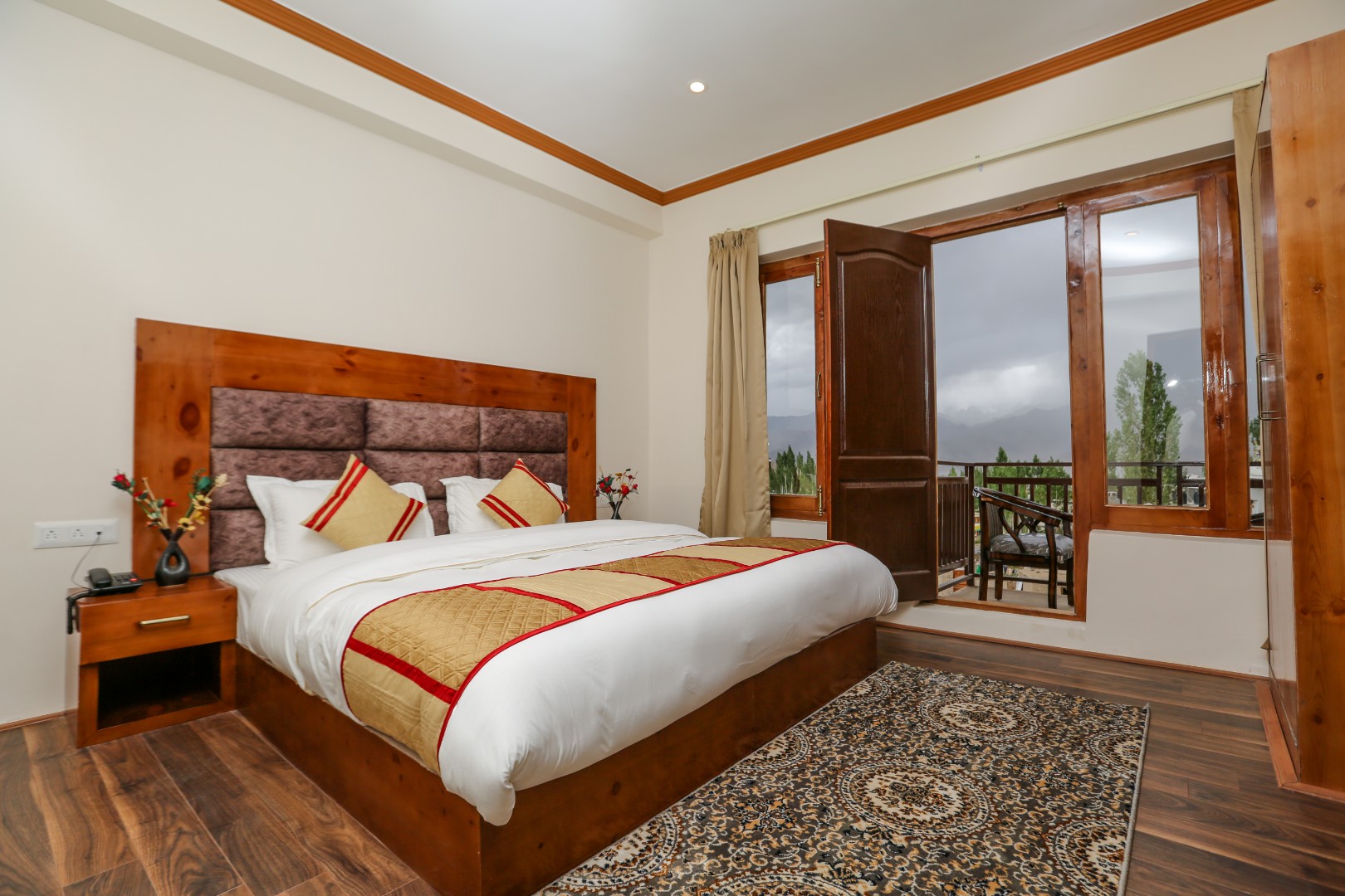 De Solace Hotel Leh - Tap to explore photos