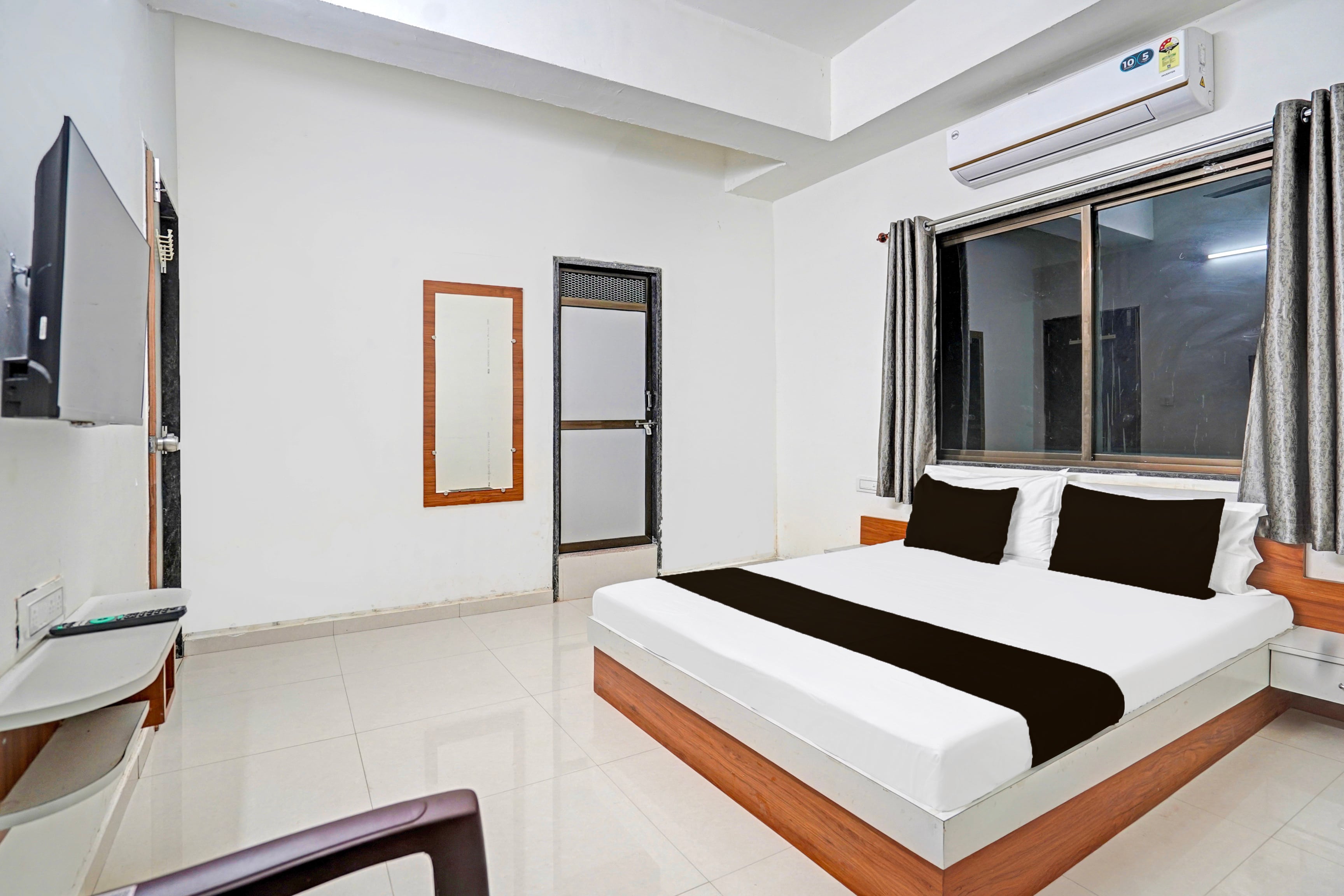 Hotel O New Satvam - Tap to explore photos
