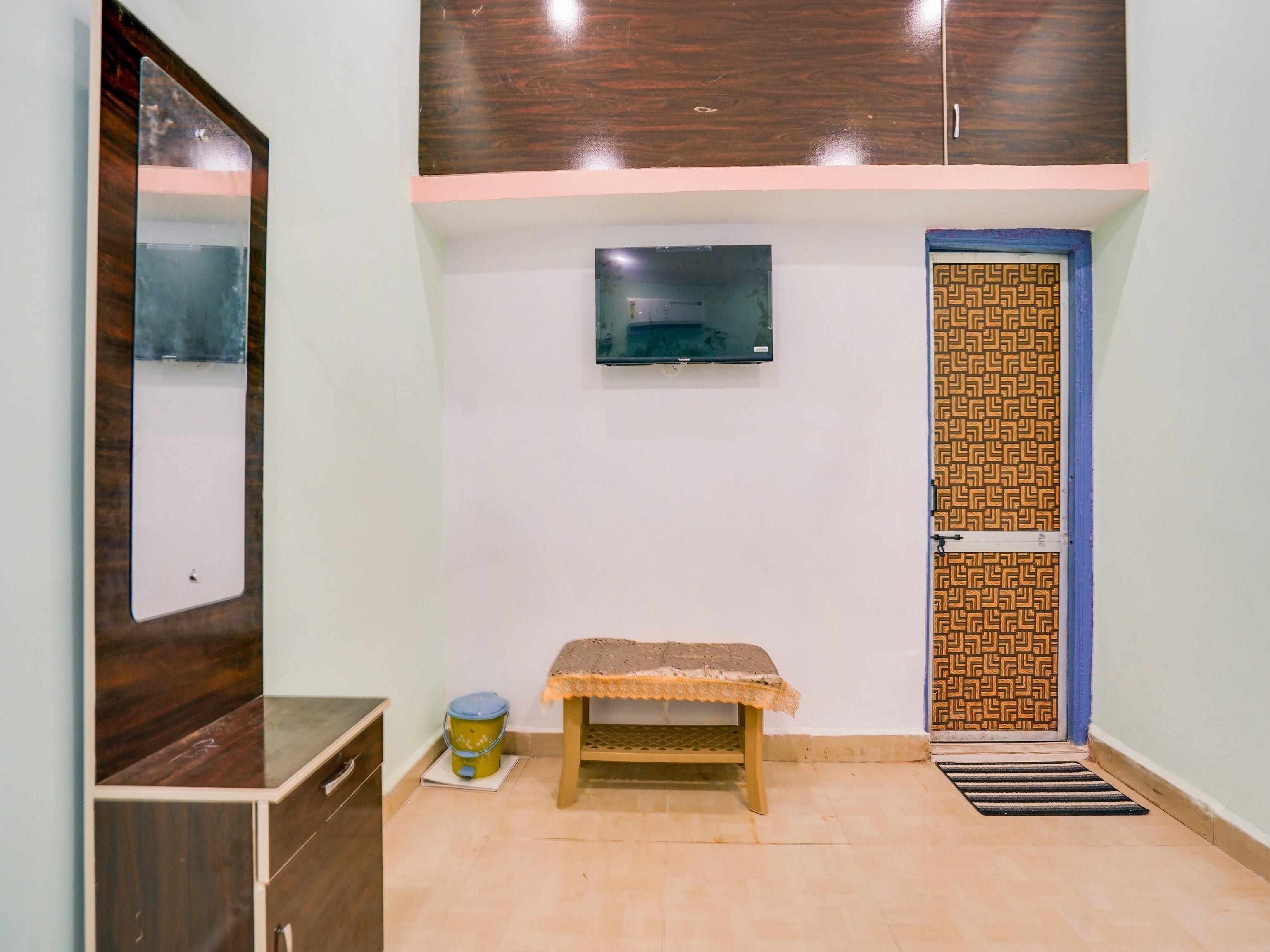 Super Hotel O Kanha - Tap to explore photos