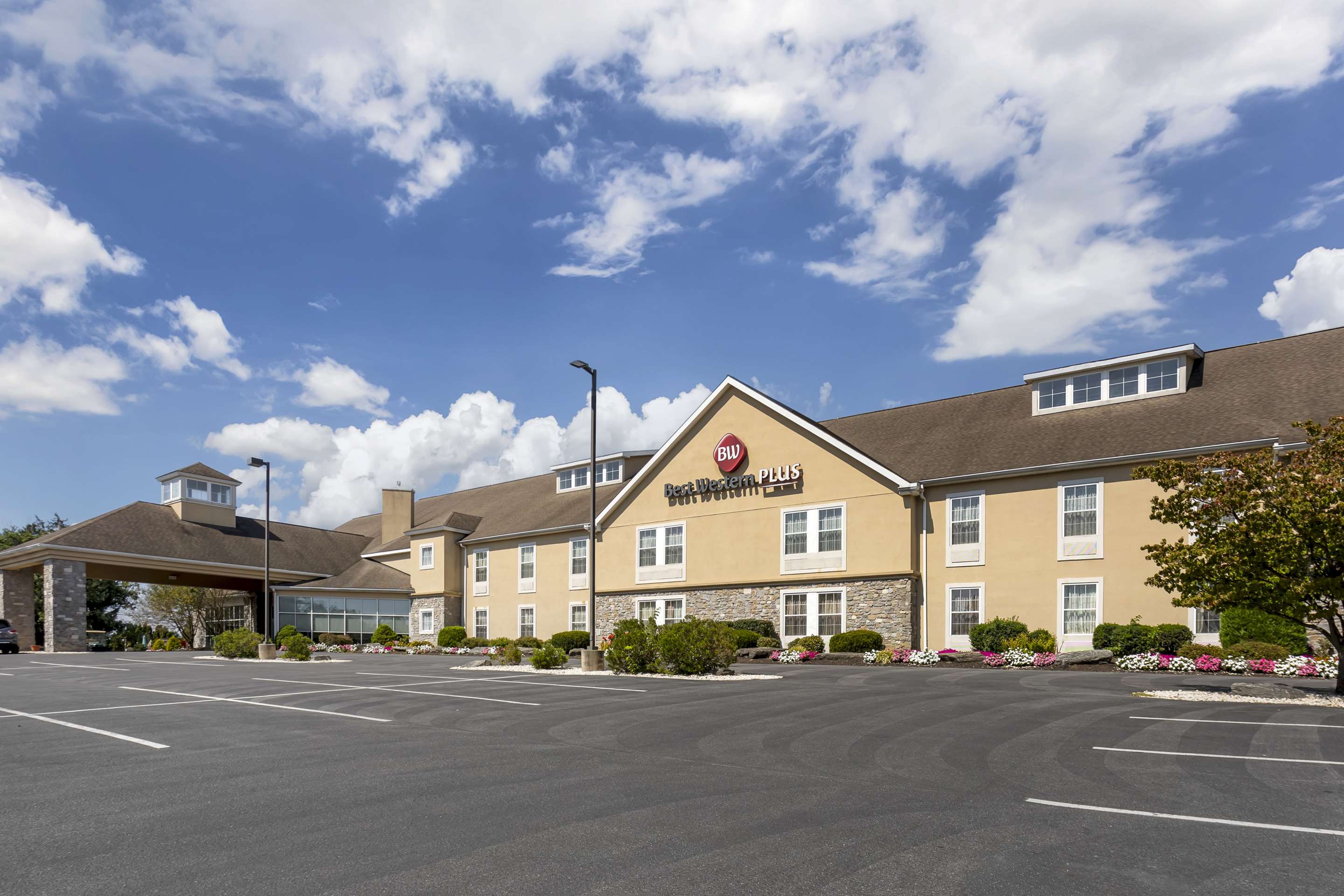 Best Western Plus Revere Inn & Suites - Tap to explore photos