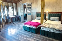 Hotel Sky Lark, Bhimtal