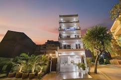 FabHotel Luxe 8 Stayz - Phase 1 Metro, Golf Course Road & ArjunMarg, Gurgaon