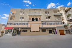 Collection O Maninagar East Formerly Maninagar Residency, Mahemdavad