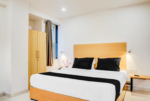 Super Townhouse Hadapsar formerly Savali Inn