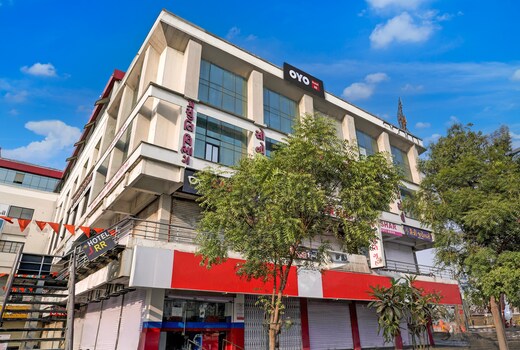 OYO 824606 Hotel RR