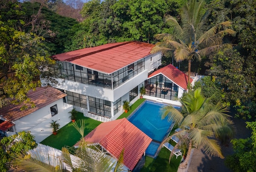 EKOSTAY White Oak Villa