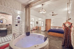 Airnest Stays Casa Jacuzzi Luxury Room, Lucknow
