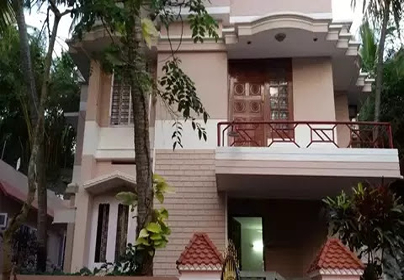 Thushara Room in a Homestay - Tap to explore photos