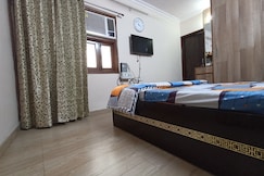 One Bedroom with Kitchen near Pulbangash Metro, Delhi