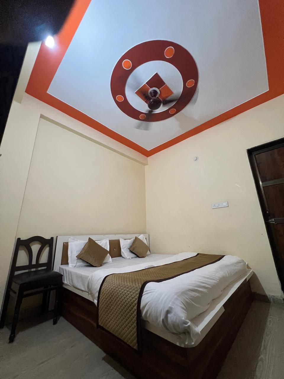 SHYAM SAROVER HOTEL AND RESTAURANT - Tap to explore photos