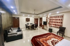 Camel's 2 BHK Villa | Rooftop Sitting | WIFI, Mussoorie