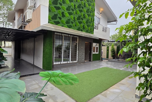 Kozy Villa 4BHK with Pvt Pool by Bungalows in Lonavala