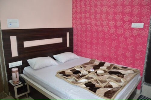hotel shree om banna - Tap to explore photos