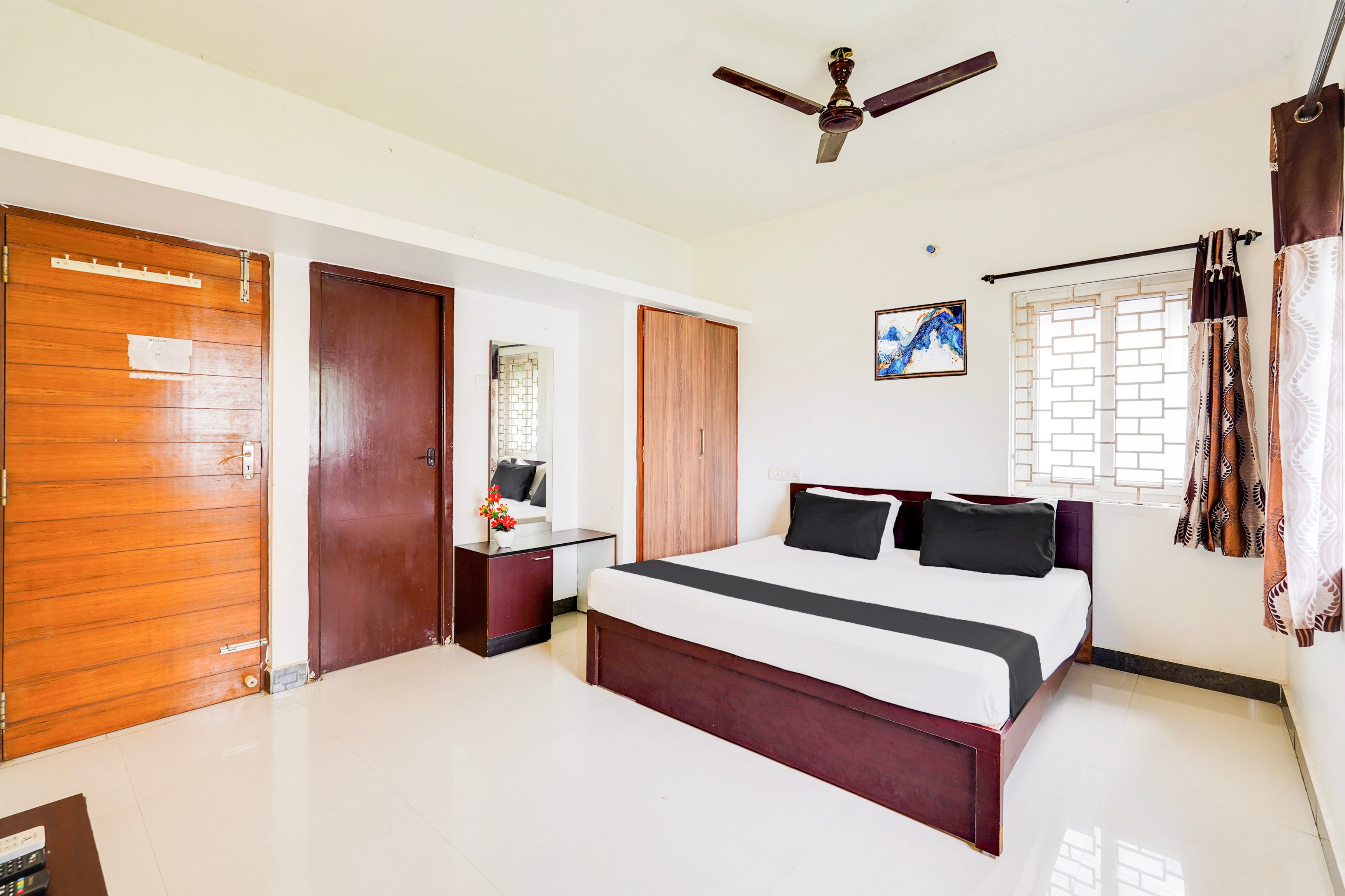 Hotel O BALAJI RESIDENCY - Tap to explore photos