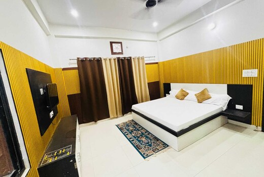 Hotel O Vaikunth Radhika Farm