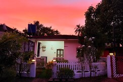 Rustic Hostel - Anjuna Beach, Goa