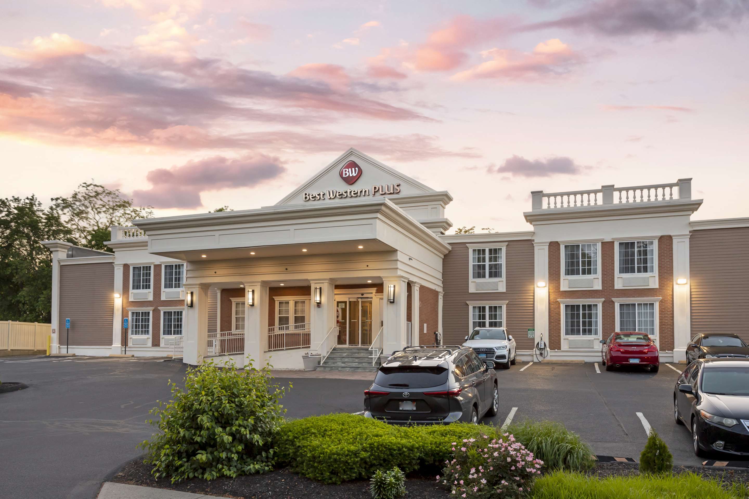 Best Western Plus Fairfield Hotel - Tap to explore photos