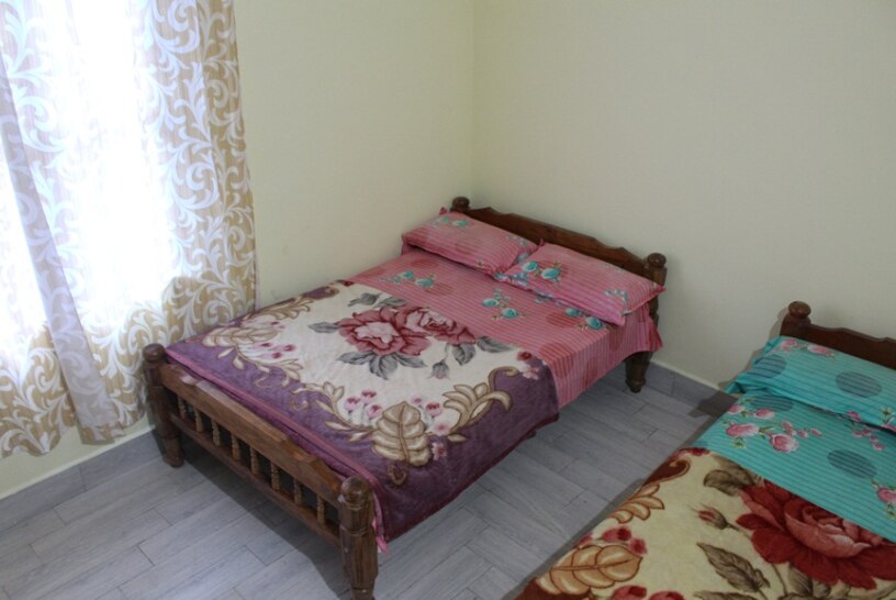 Lahari Homestay - Tap to explore photos