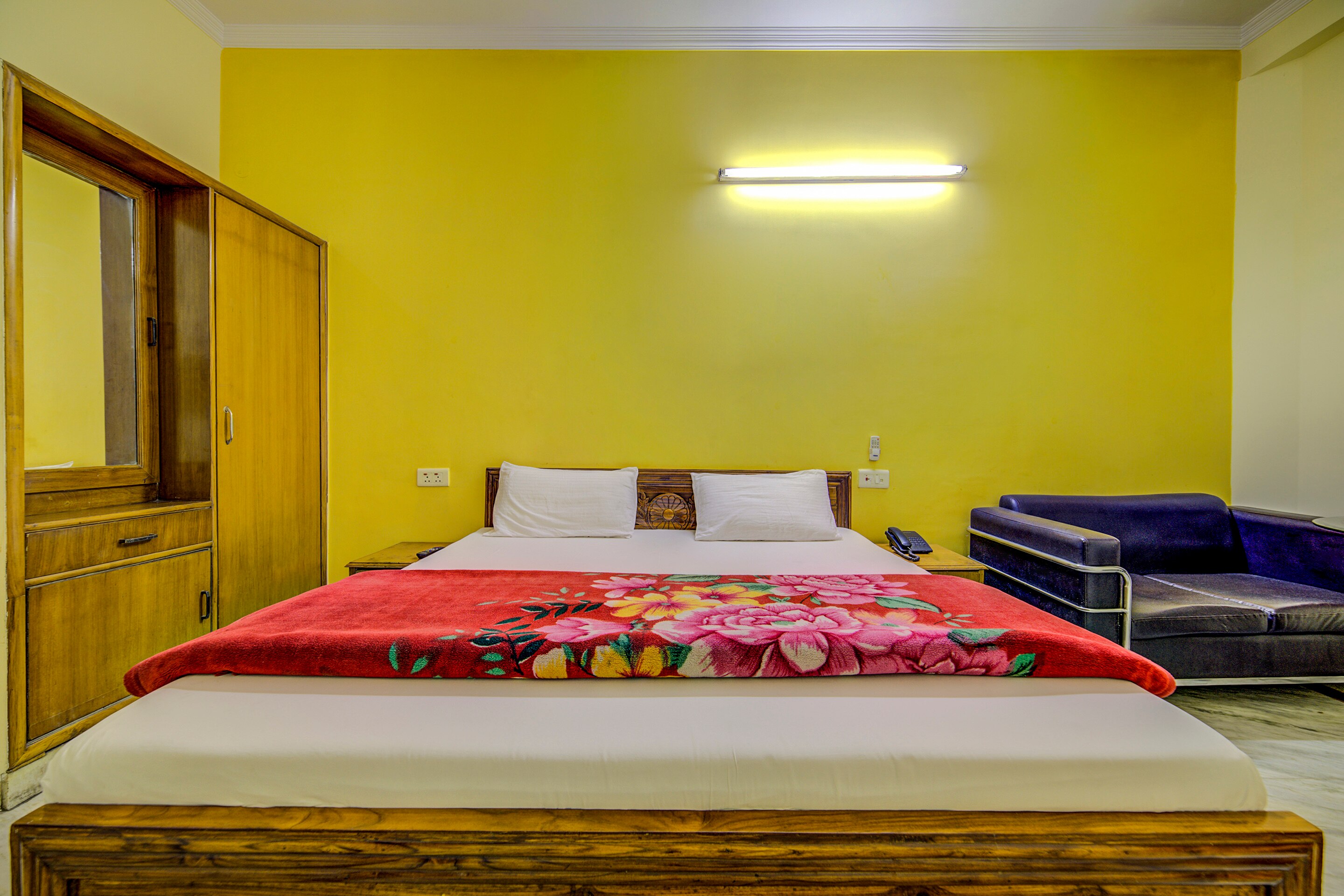 Kohinoor BnB - Tap to explore photos