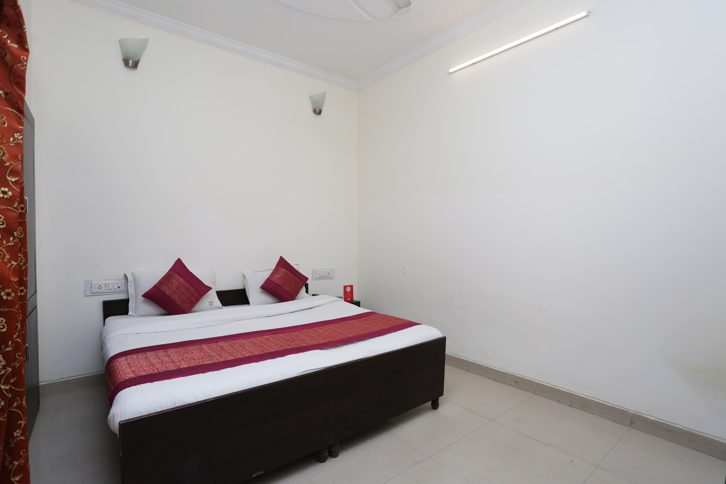 Hotel O City Lite Near Delhi Airport - Tap to explore photos