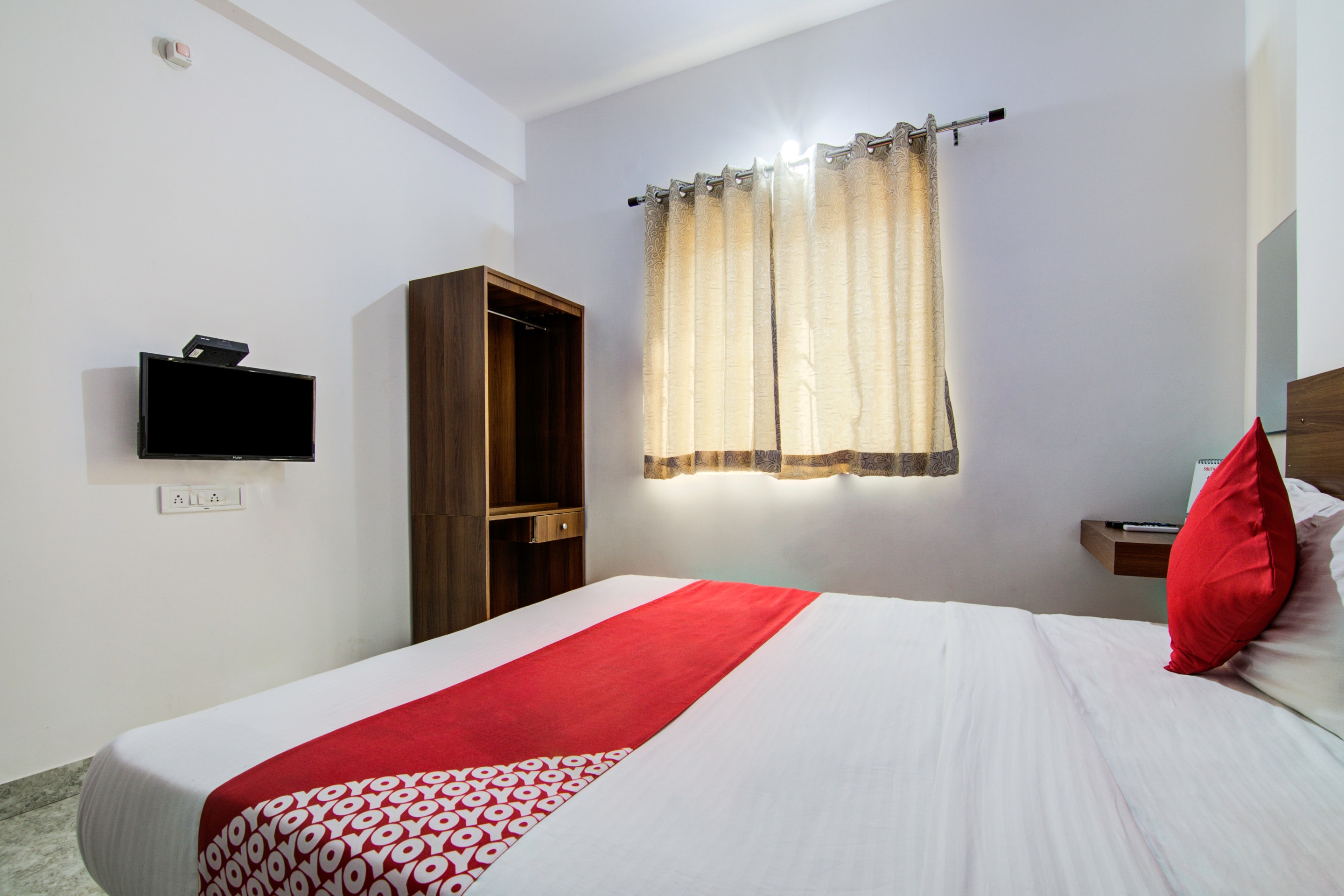 Hotel O Varcity Comforts Near Ragigudda Sri Prasanna Anjaneyaswamy Temple - Tap to explore photos