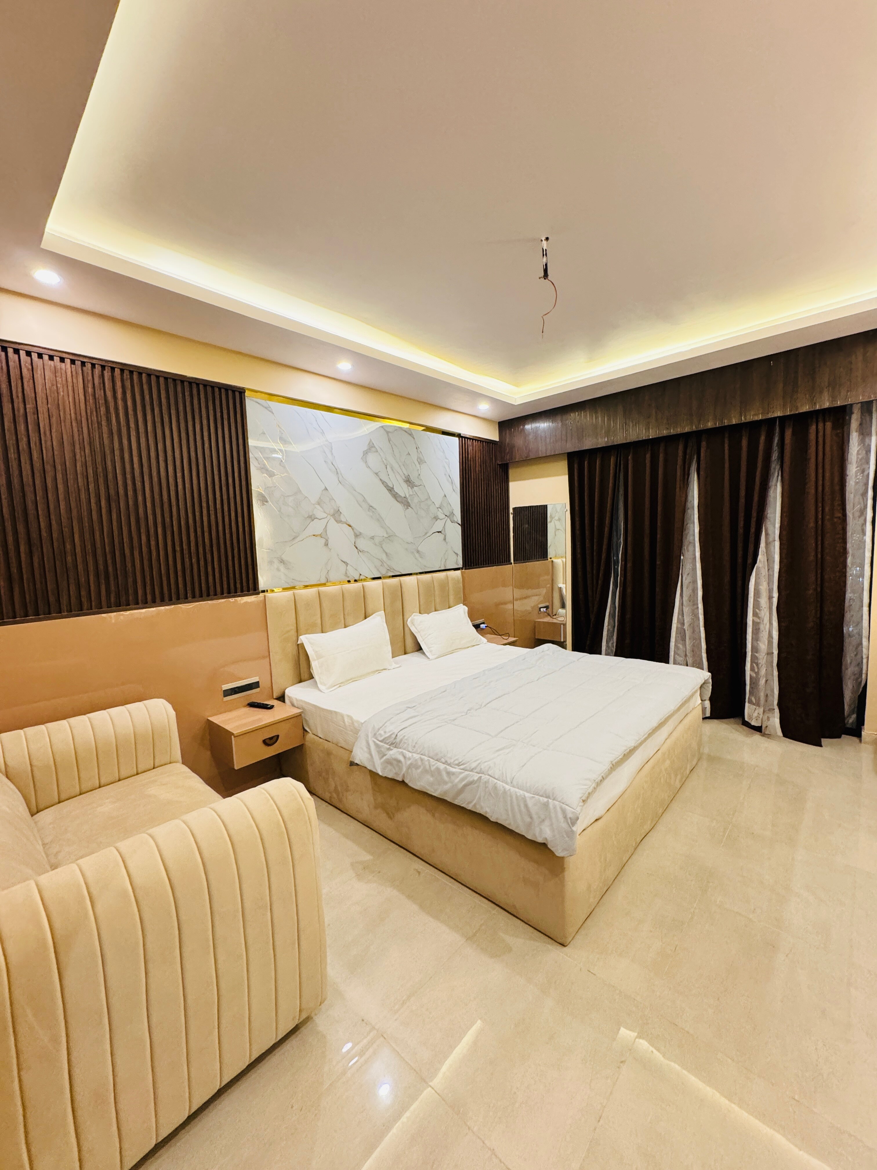 Moonlight Luxury Stay - Tap to explore photos