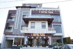 HOTEL TARA, Una