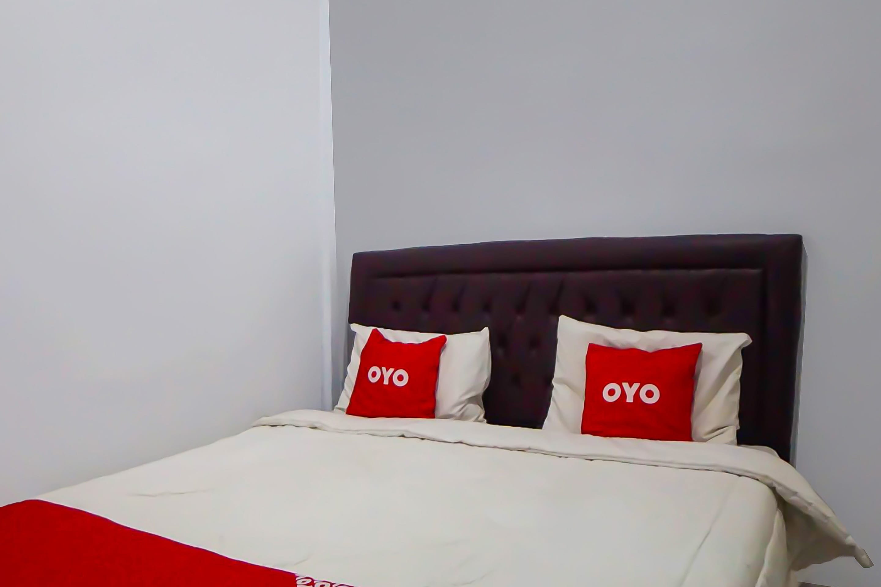 OYO 92463 Deli Hotel Medan - Tap to explore photos