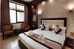 HOTEL MELROSE INN - 500 MTR from Railway Station, Aligarh