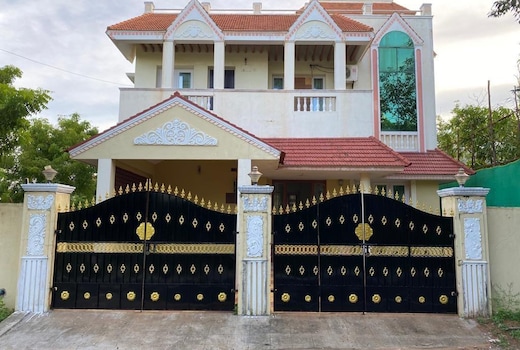 Shoreline Beach House