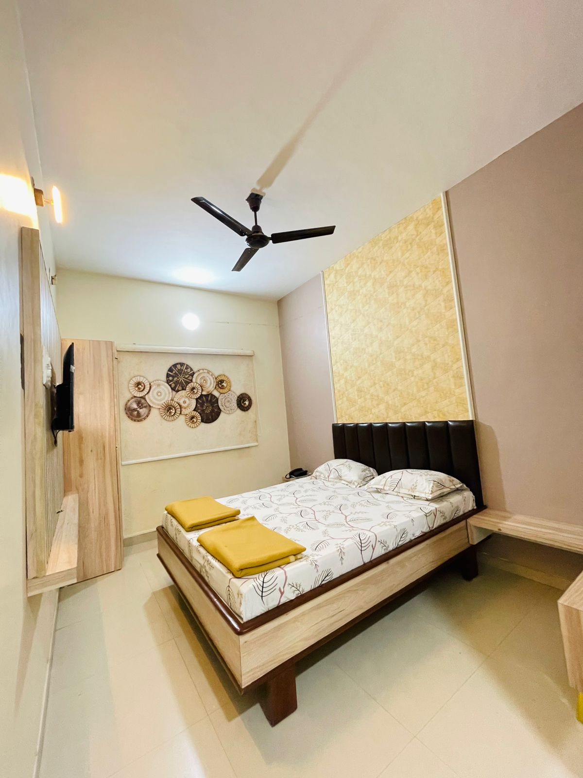 Hotel Rajdhani And Guest House Gujarat - Tap to explore photos
