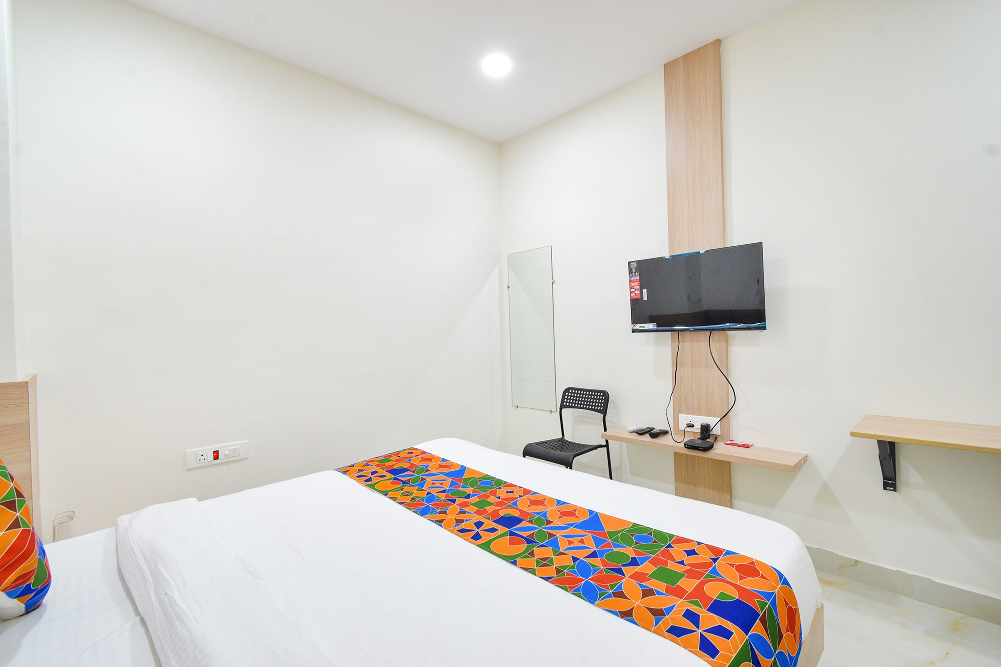 FabHotel Narsingi - Nr Global Eye Hospital, Narsingi - Tap to explore photos