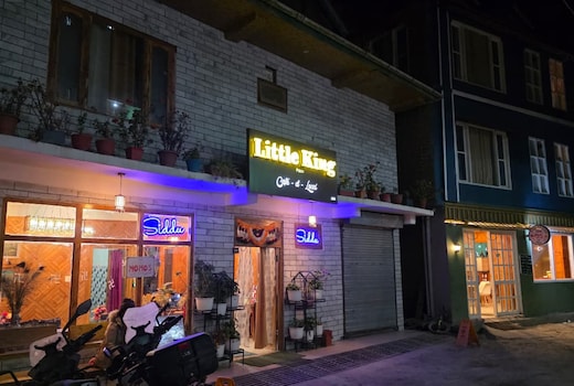 The Little King Cafe and Stay