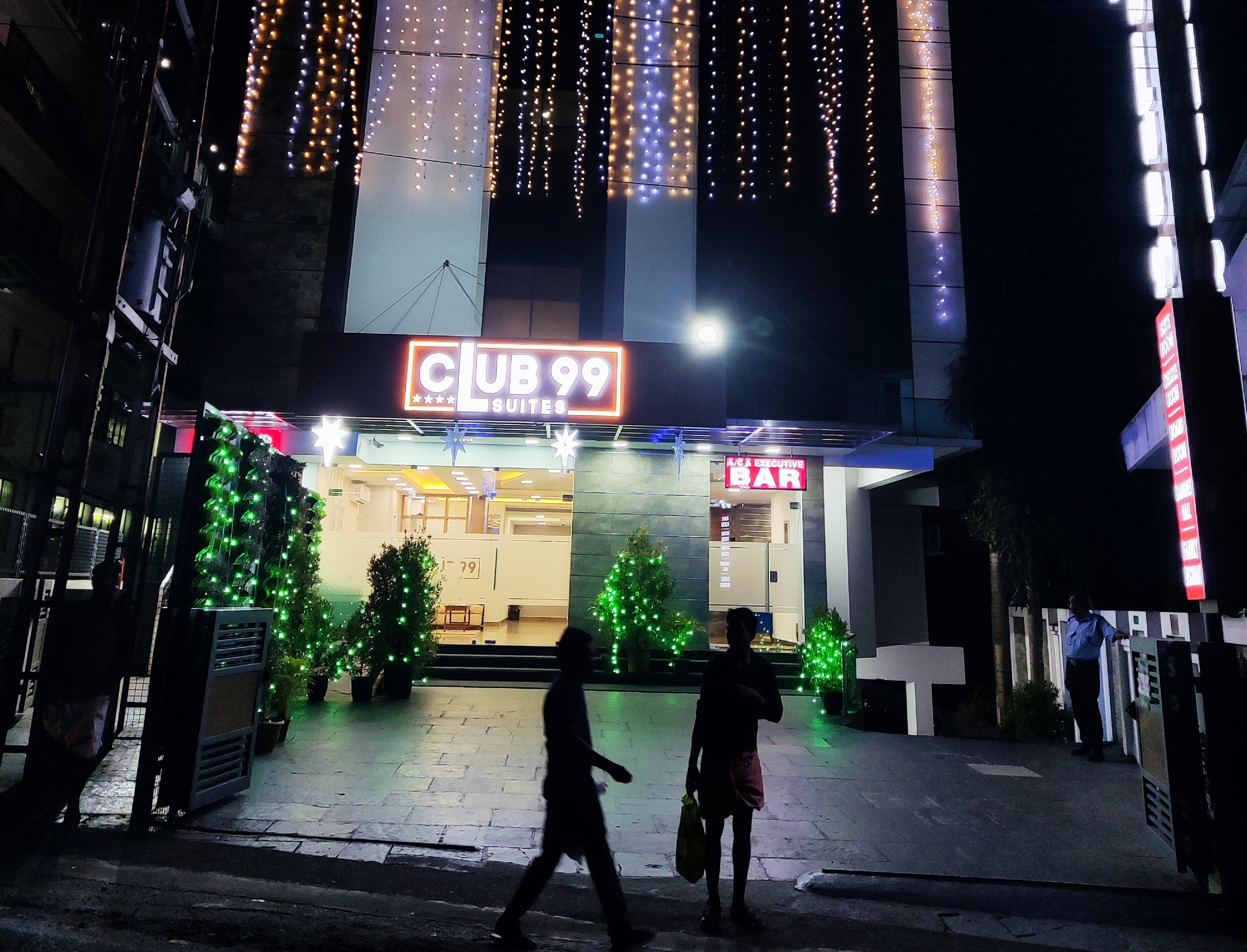 Club 99 Suites - Tap to explore photos
