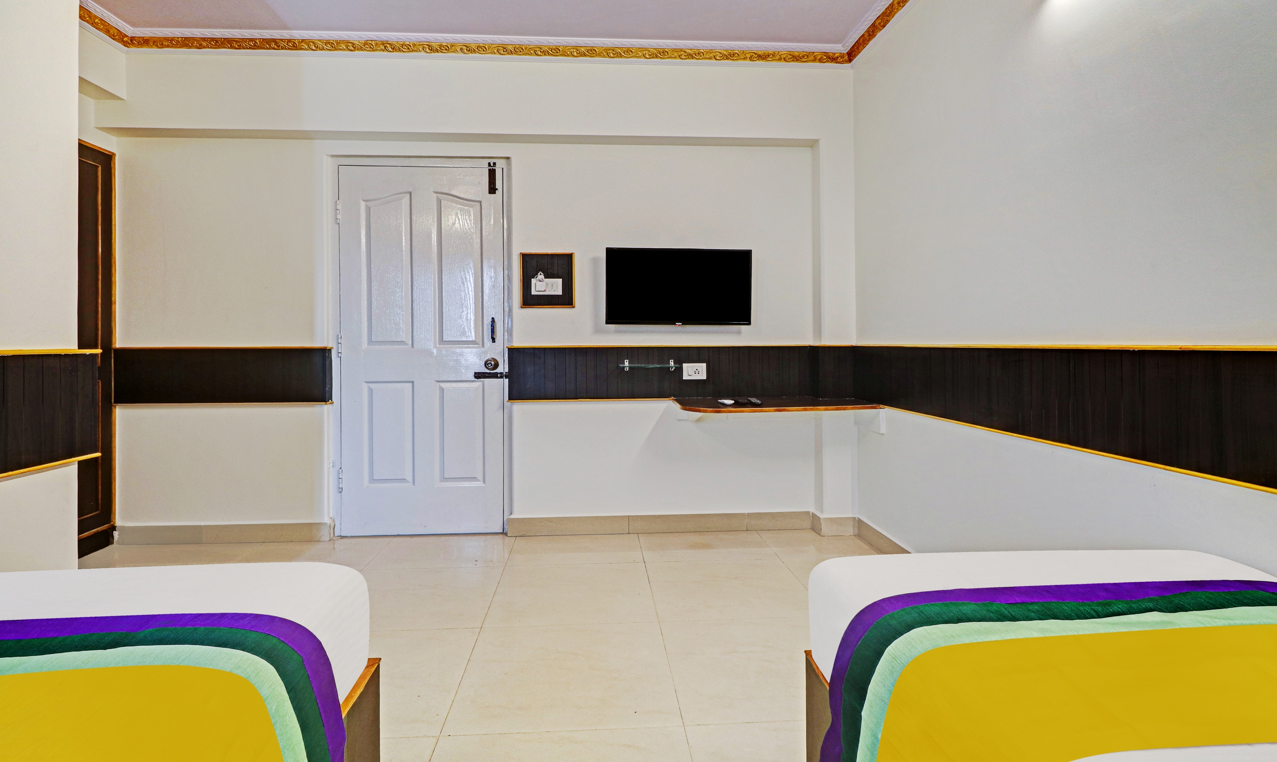 Itsy Hotels HSR Comfort - Tap to explore photos