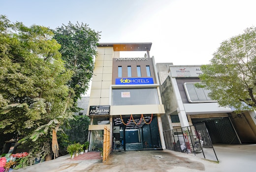 FabHotel Kavya Inn - Nr The Mall of Faridabad