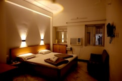 Subhash Hotel, Prayagraj