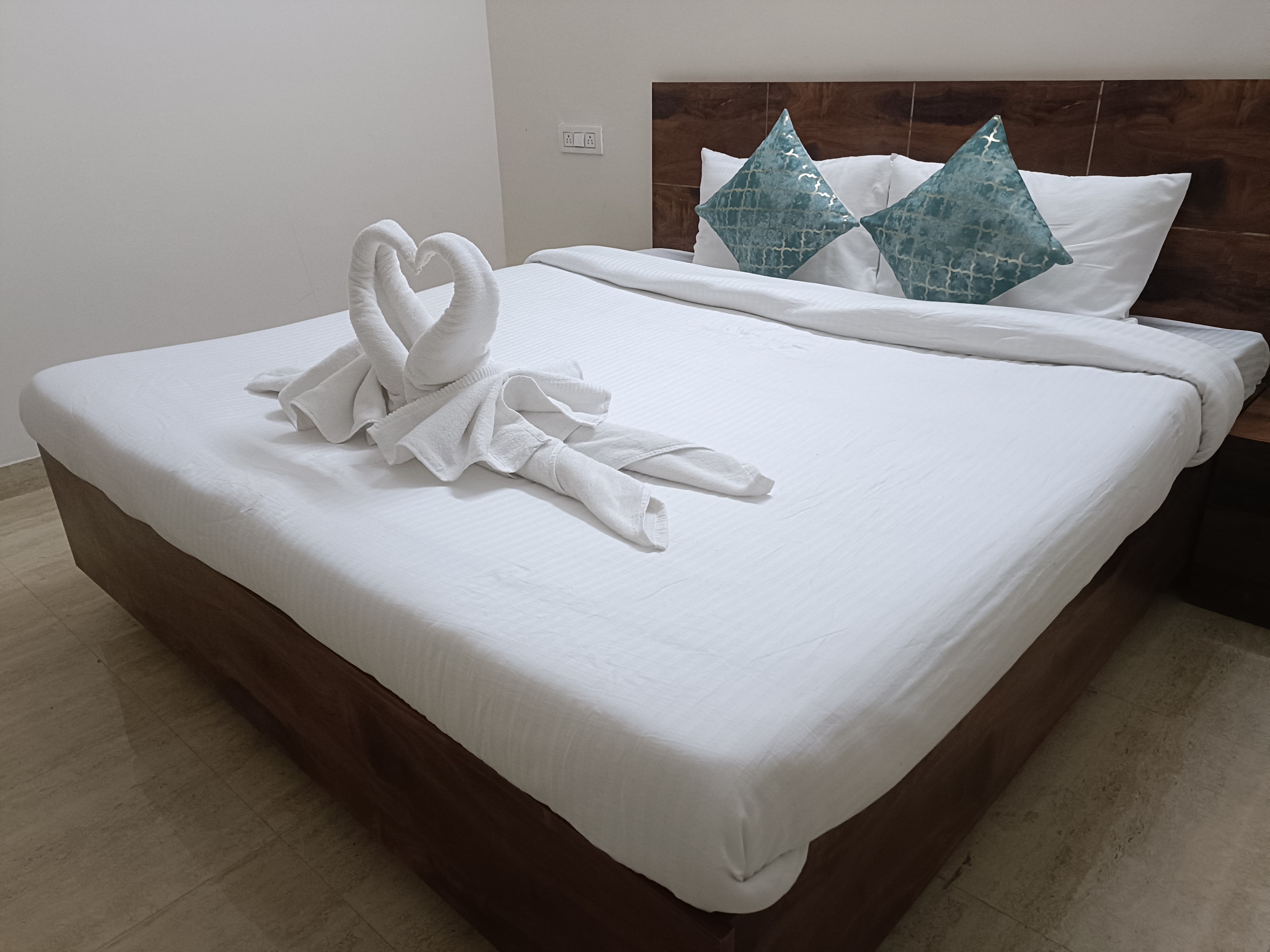 Kedar 204 Tapovan 1 BHK near Lakshman Jhula with Kitchen - Tap to explore photos