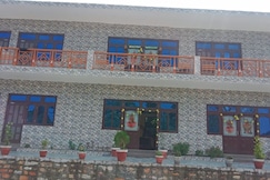 Maa Bhagwati Himdarshan Holiday Homes by StayApart, Chaukori