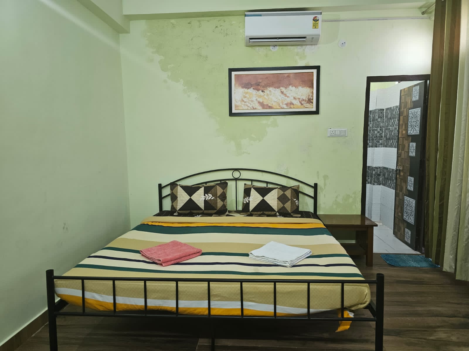 L301 1BHK in Krishna Nagar Lucknow - Tap to explore photos