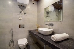 The White Hill Resort , Manali