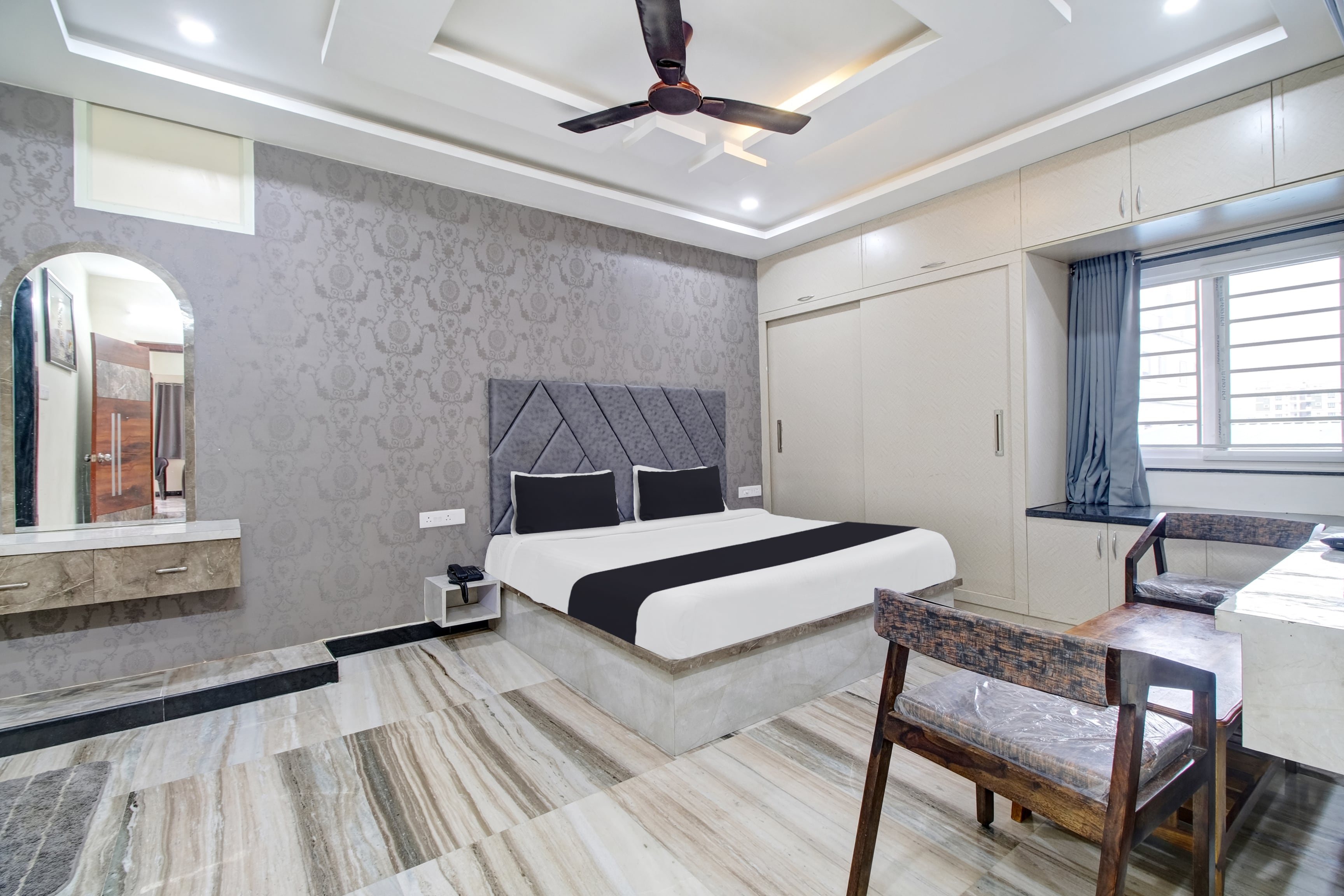 Hotel O MOON LIGHT GUEST ROOMS - Tap to explore photos
