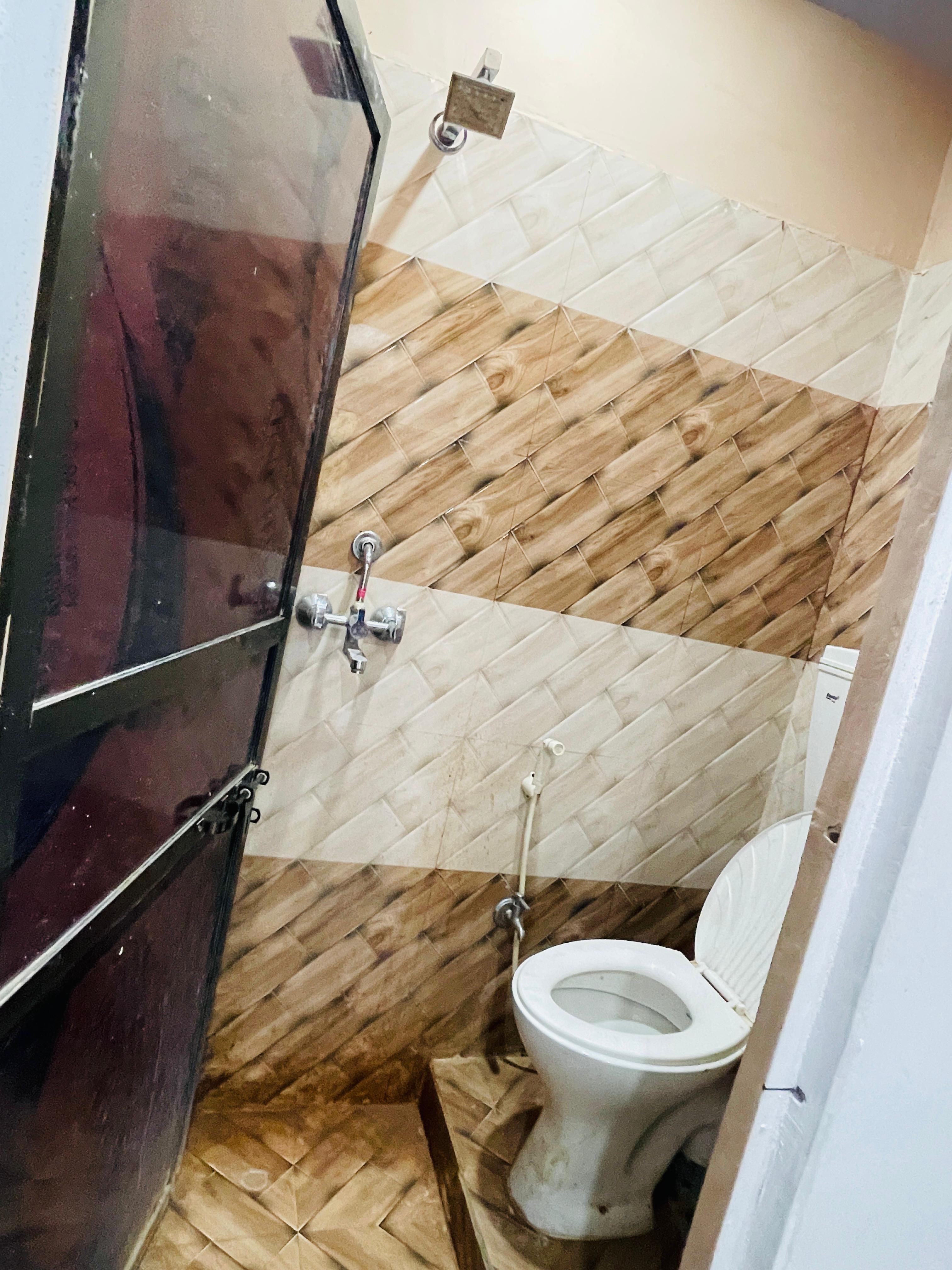 Kailash Inn Paying Guest House - Tap to explore photos