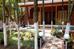 CHIU'S BRICK HOUSE FAMILY COTTAGE  (ONLY FOR FAMILY ), Alibaug