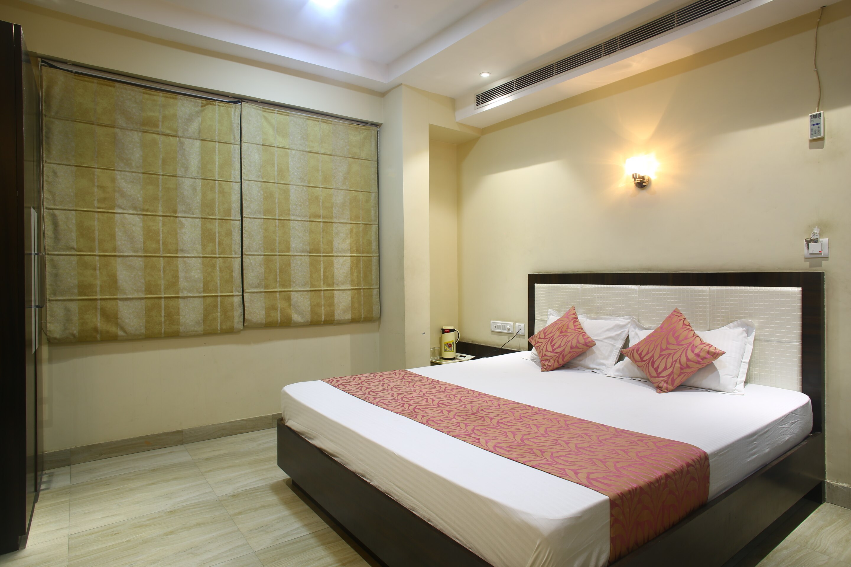 Royal Guest House Varanasi INR 291 OFF ( ̶2̶0̶0̶0̶ ) Hotel Price