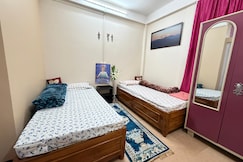 Kurseong Cottage Homestay | 2BR | Kurseong Toy Train Railway Station, Kurseong