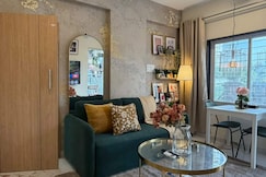 Warm Ochre Haven w Queen Bed Arched Mirror, Pune