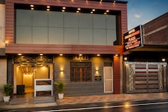 Hotel Dwarkadhish Plaza, Ayodhya