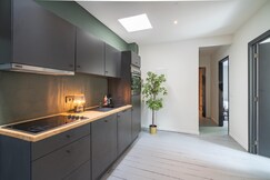 Riverfront Apartment for 9-Guests, Antwerp