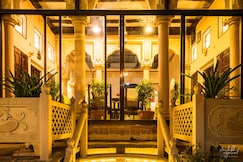 Rudreshwar Mahadeo Kothi walkable from KashiVishwanath, Varanasi
